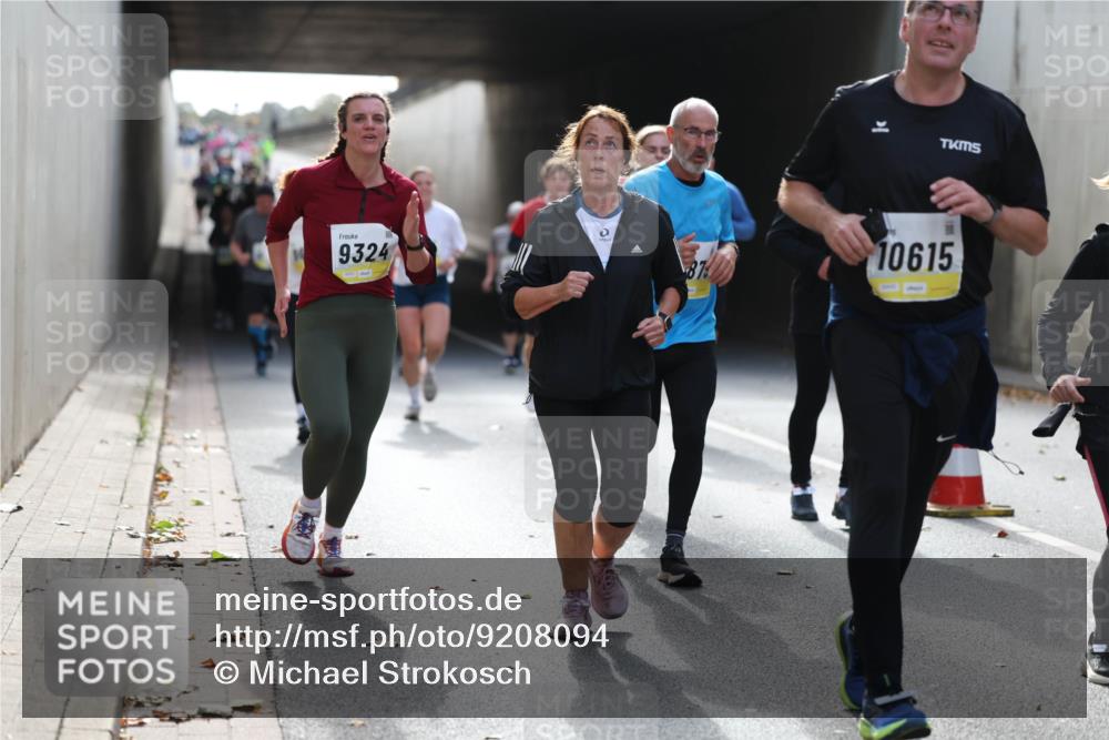 05.10.2025 - 20. swb-Marathon Bremen Michael Strokosch http://msf.ph/oto/9208094 05.10.2025 10:56:29 Laufen 9324, 87, 10615 meine-sportfotos.de