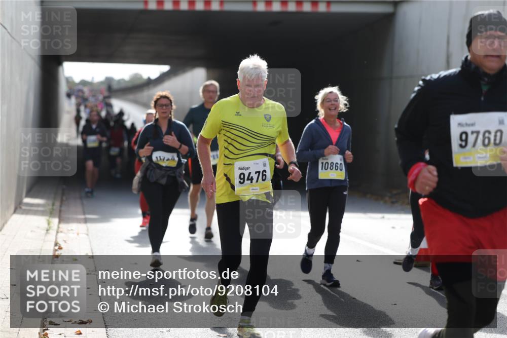 05.10.2025 - 20. swb-Marathon Bremen Michael Strokosch http://msf.ph/oto/9208104 05.10.2025 11:03:25 Laufen 02365, 9476, 10860, 64, 9760 meine-sportfotos.de