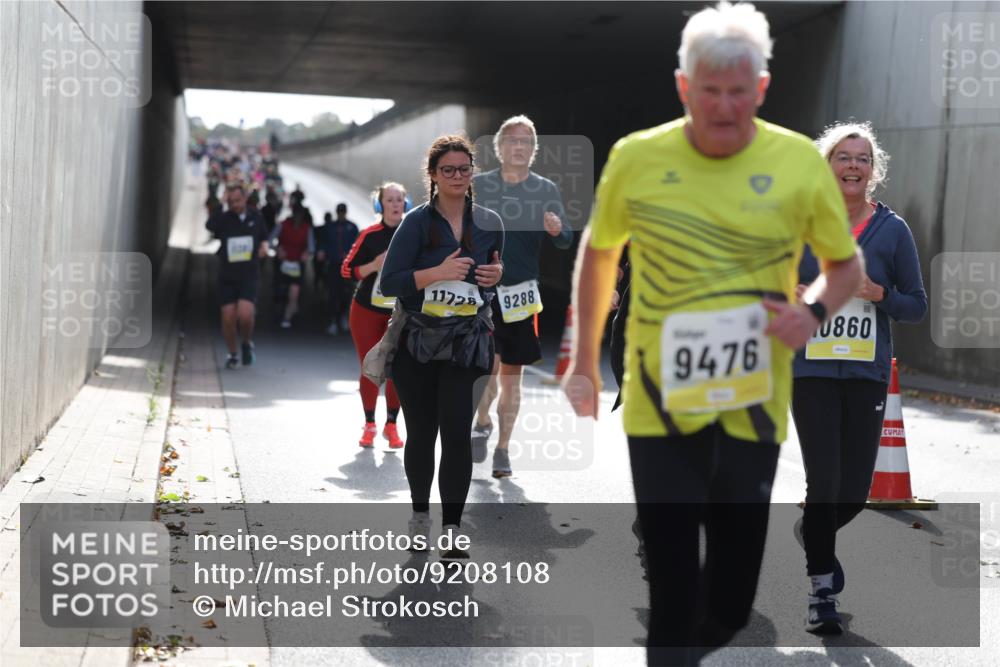 05.10.2025 - 20. swb-Marathon Bremen Michael Strokosch http://msf.ph/oto/9208108 05.10.2025 11:03:26 Laufen 11725, 9288, 9476, 0860 meine-sportfotos.de