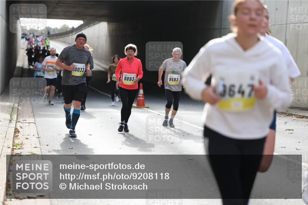 05.10.2025 - 20. swb-Marathon Bremen Michael Strokosch http://msf.ph/oto/9208118 05.10.2025 10:56:33 Laufen 0033, 9893, 9593, 647 meine-sportfotos.de