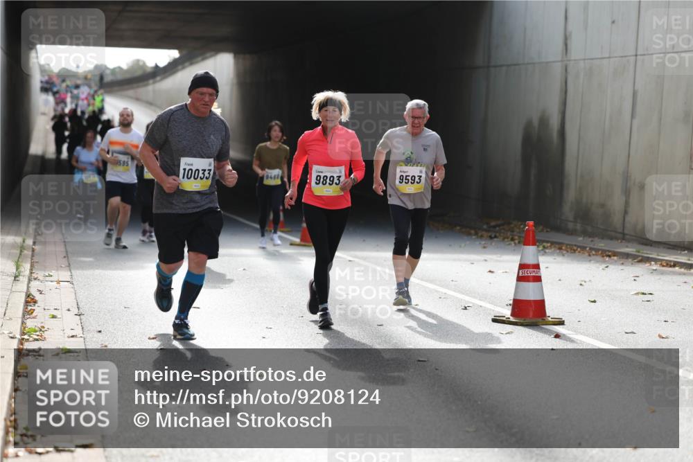 05.10.2025 - 20. swb-Marathon Bremen Michael Strokosch http://msf.ph/oto/9208124 05.10.2025 10:56:34 Laufen 595, 10033, 9468, 9893, 9593 meine-sportfotos.de