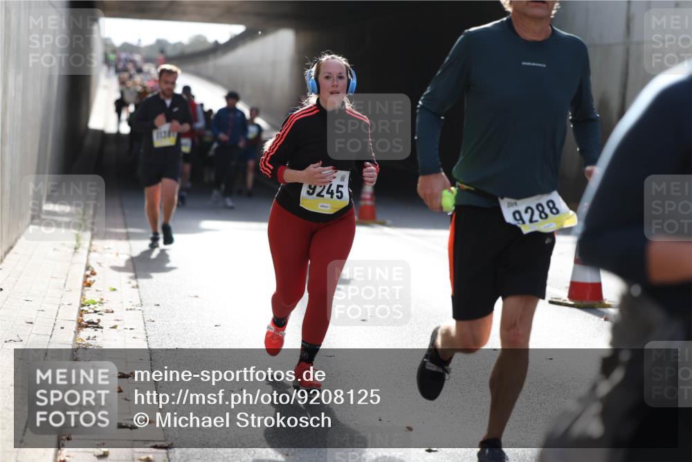 05.10.2025 - 20. swb-Marathon Bremen Michael Strokosch http://msf.ph/oto/9208125 05.10.2025 11:03:30 Laufen 11381, 9245, 9288 meine-sportfotos.de