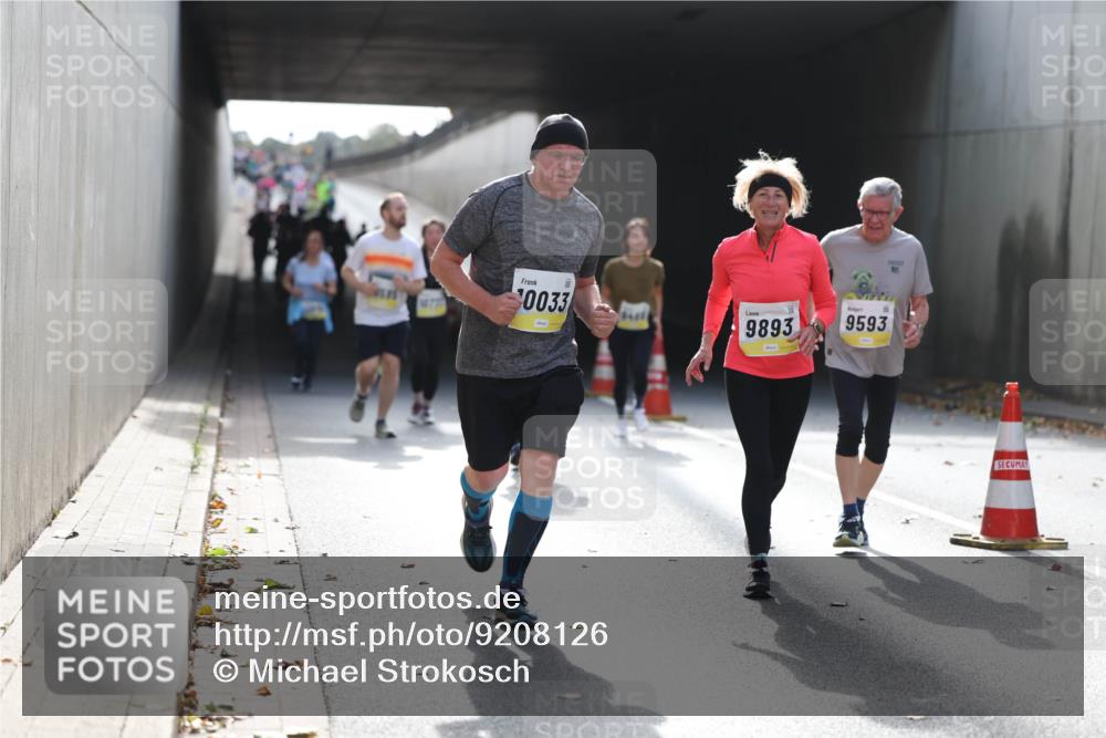 05.10.2025 - 20. swb-Marathon Bremen Michael Strokosch http://msf.ph/oto/9208126 05.10.2025 10:56:35 Laufen 0033, 9893, 9593 meine-sportfotos.de