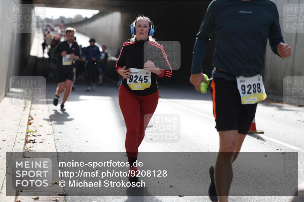 05.10.2025 - 20. swb-Marathon Bremen Michael Strokosch http://msf.ph/oto/9208128 05.10.2025 11:03:30 Laufen 9245, 2114, 9288 meine-sportfotos.de