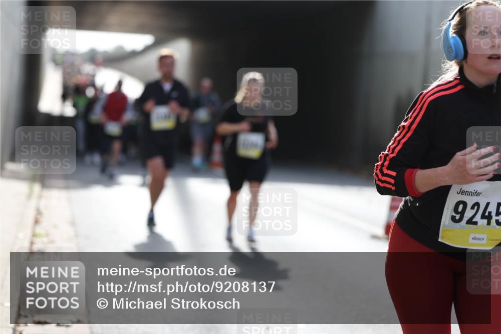 05.10.2025 - 20. swb-Marathon Bremen Michael Strokosch http://msf.ph/oto/9208137 05.10.2025 11:03:32 Laufen 9245 meine-sportfotos.de