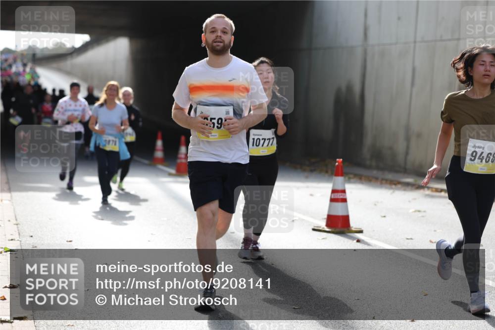 05.10.2025 - 20. swb-Marathon Bremen Michael Strokosch http://msf.ph/oto/9208141 05.10.2025 10:56:40 Laufen 3871, 59, 10777, 9468 meine-sportfotos.de