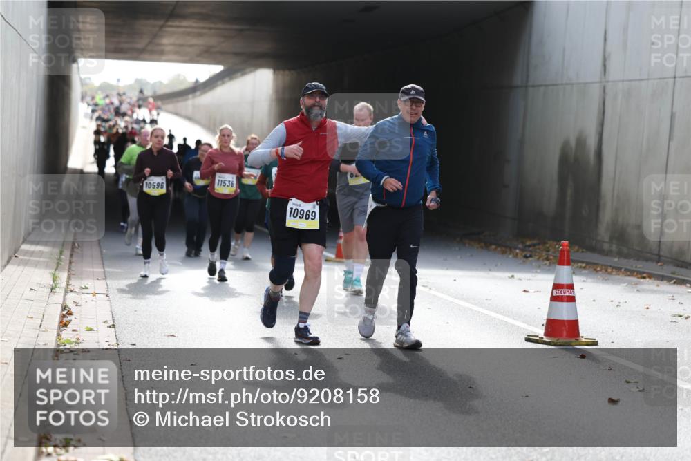 05.10.2025 - 20. swb-Marathon Bremen Michael Strokosch http://msf.ph/oto/9208158 05.10.2025 11:03:36 Laufen 10596, 11536, 10969 meine-sportfotos.de