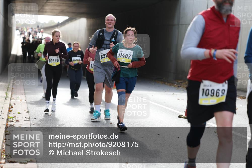 05.10.2025 - 20. swb-Marathon Bremen Michael Strokosch http://msf.ph/oto/9208175 05.10.2025 11:03:39 Laufen 10596, 822, 11407, 10969 meine-sportfotos.de