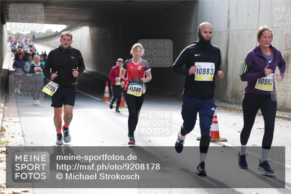 05.10.2025 - 20. swb-Marathon Bremen Michael Strokosch http://msf.ph/oto/9208178 05.10.2025 10:56:47 Laufen 1735, 11386, 10983, 10982 meine-sportfotos.de