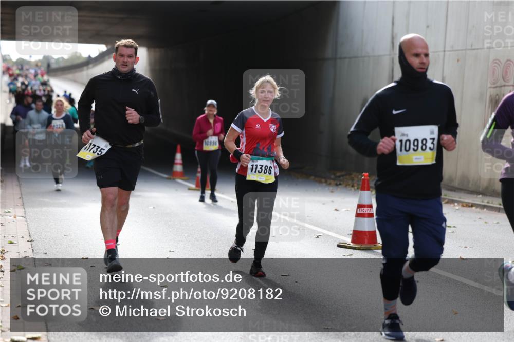 05.10.2025 - 20. swb-Marathon Bremen Michael Strokosch http://msf.ph/oto/9208182 05.10.2025 10:56:48 Laufen 1735, 1099, 10983, 11386, 00 meine-sportfotos.de