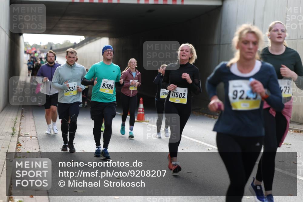 05.10.2025 - 20. swb-Marathon Bremen Michael Strokosch http://msf.ph/oto/9208207 05.10.2025 10:56:55 Laufen 331, 9360, 1016, 11502, 471, 925, 77 meine-sportfotos.de