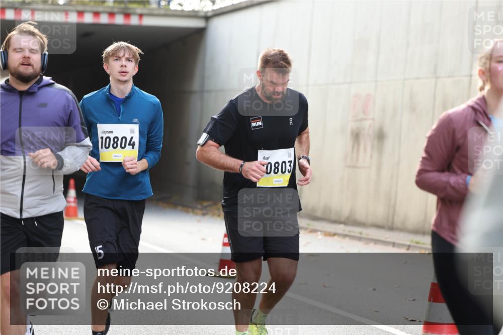 05.10.2025 - 20. swb-Marathon Bremen Michael Strokosch http://msf.ph/oto/9208224 05.10.2025 10:56:59 Laufen 5, 10804, 00, 0803 meine-sportfotos.de