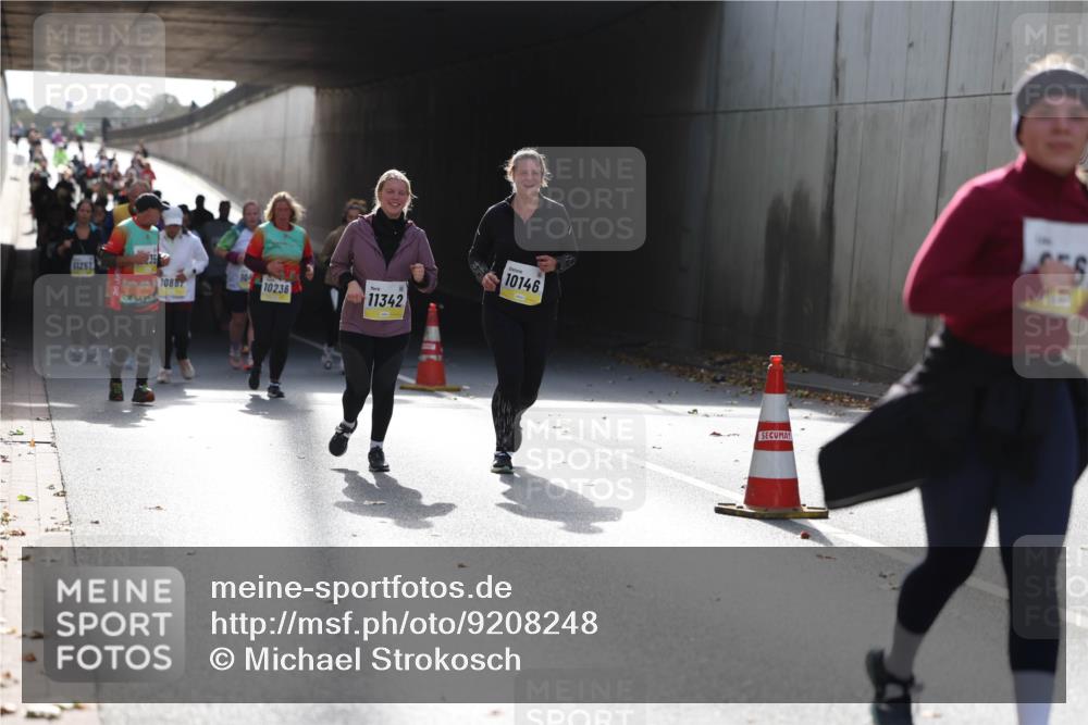 05.10.2025 - 20. swb-Marathon Bremen Michael Strokosch http://msf.ph/oto/9208248 05.10.2025 11:03:54 Laufen 35, 11257, 104, 10881, 10236, 11342, 10146 meine-sportfotos.de