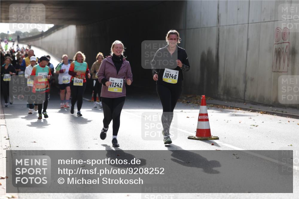 05.10.2025 - 20. swb-Marathon Bremen Michael Strokosch http://msf.ph/oto/9208252 05.10.2025 11:03:55 Laufen 11257, 235, 10415, 10236, 1342, 10146, 00 meine-sportfotos.de