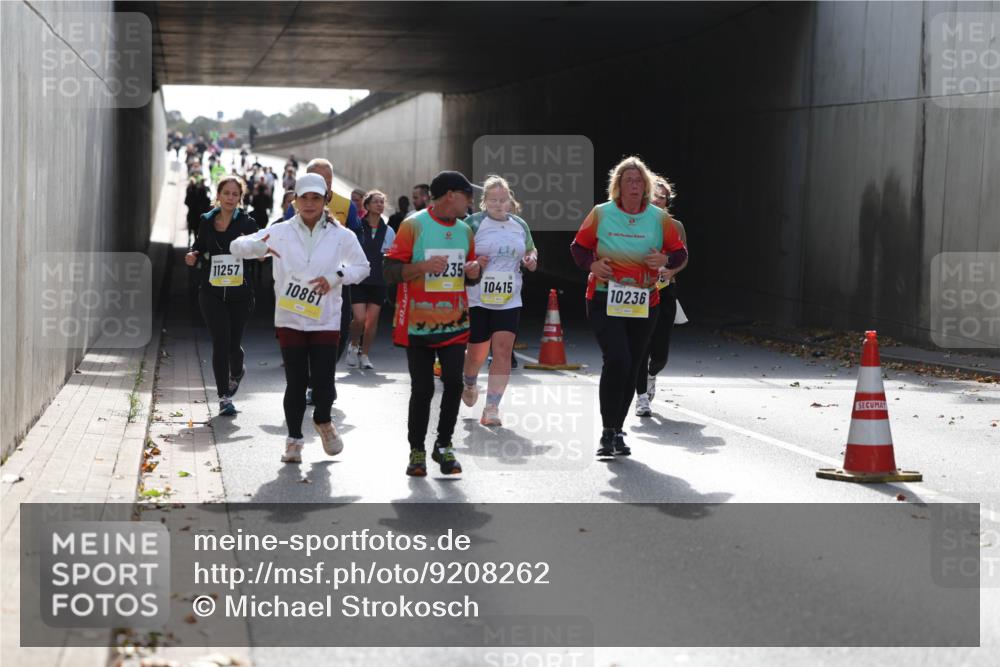 05.10.2025 - 20. swb-Marathon Bremen Michael Strokosch http://msf.ph/oto/9208262 05.10.2025 11:03:58 Laufen 11257, 10861, 235, 10415, 10236 meine-sportfotos.de