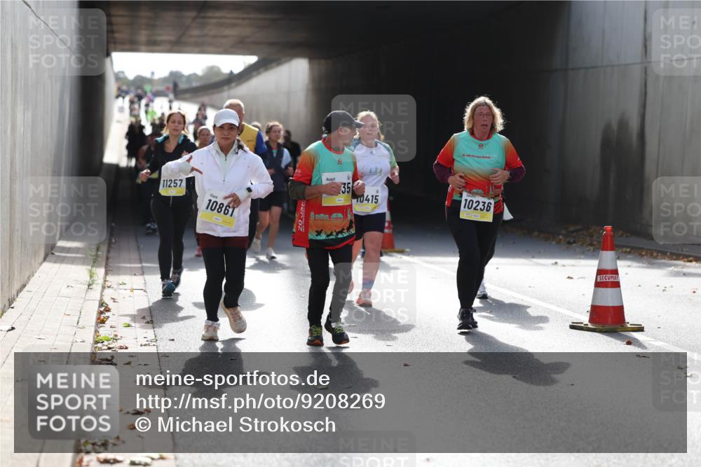 05.10.2025 - 20. swb-Marathon Bremen Michael Strokosch http://msf.ph/oto/9208269 05.10.2025 11:03:59 Laufen 11257, 10861, 20, 35, 0415, 10236 meine-sportfotos.de