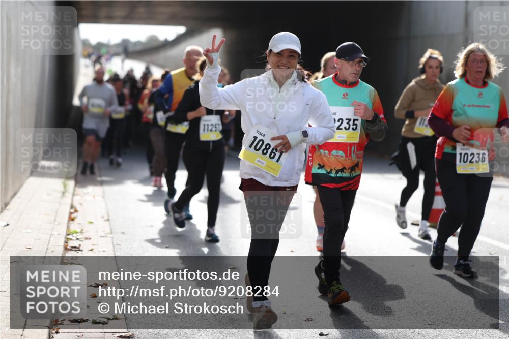 05.10.2025 - 20. swb-Marathon Bremen Michael Strokosch http://msf.ph/oto/9208284 05.10.2025 11:04:01 Laufen 11251, 10861, 235, 10236 meine-sportfotos.de