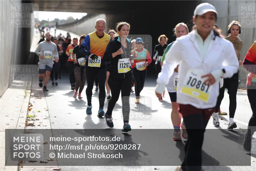 05.10.2025 - 20. swb-Marathon Bremen Michael Strokosch http://msf.ph/oto/9208287 05.10.2025 11:04:01 Laufen 10280, 1055, 10333, 11257, 11578, 1, 10861 meine-sportfotos.de