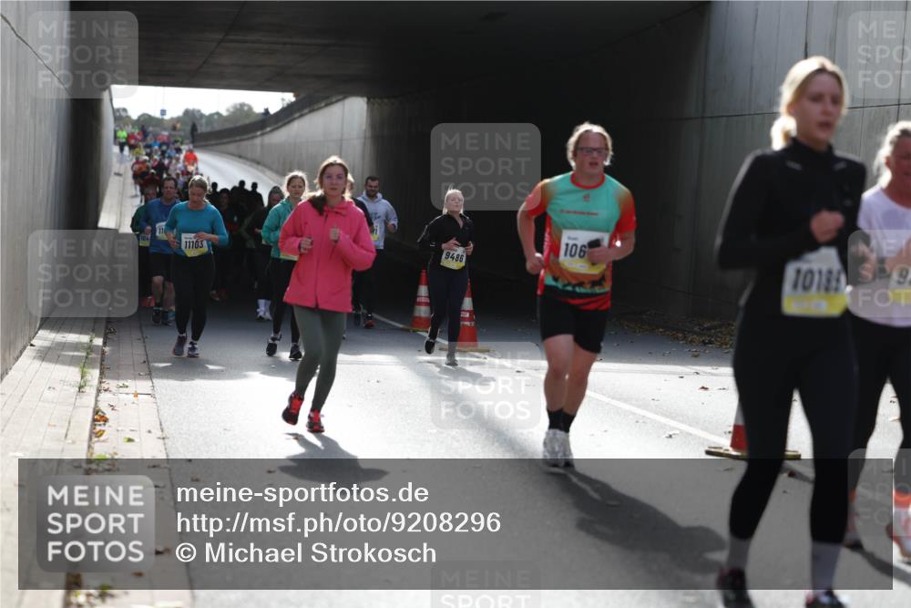 05.10.2025 - 20. swb-Marathon Bremen Michael Strokosch http://msf.ph/oto/9208296 05.10.2025 10:57:17 Laufen 11, 11103, 9486, 106, 1018, 9 meine-sportfotos.de