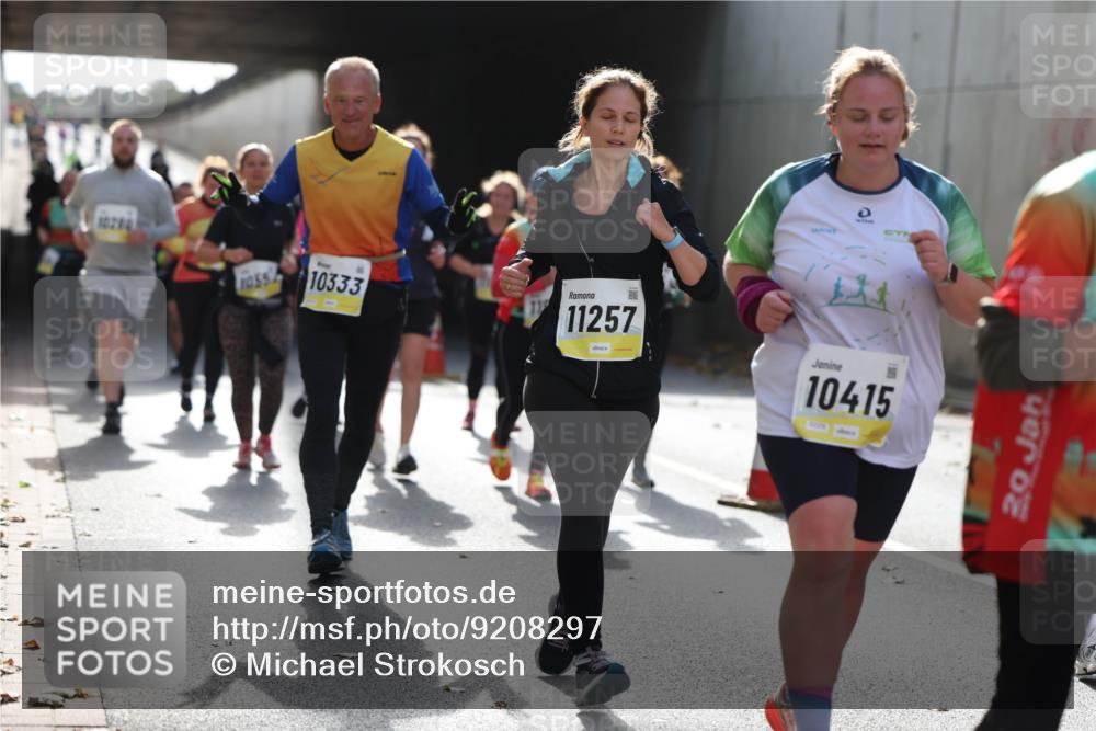 05.10.2025 - 20. swb-Marathon Bremen Michael Strokosch http://msf.ph/oto/9208297 05.10.2025 11:04:02 Laufen 10288, 1055, 10333, 11257, 10415, 29 meine-sportfotos.de