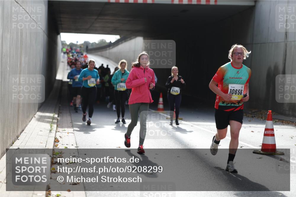 05.10.2025 - 20. swb-Marathon Bremen Michael Strokosch http://msf.ph/oto/9208299 05.10.2025 10:57:18 Laufen 11103, 11589, 9486, 20, 10656 meine-sportfotos.de