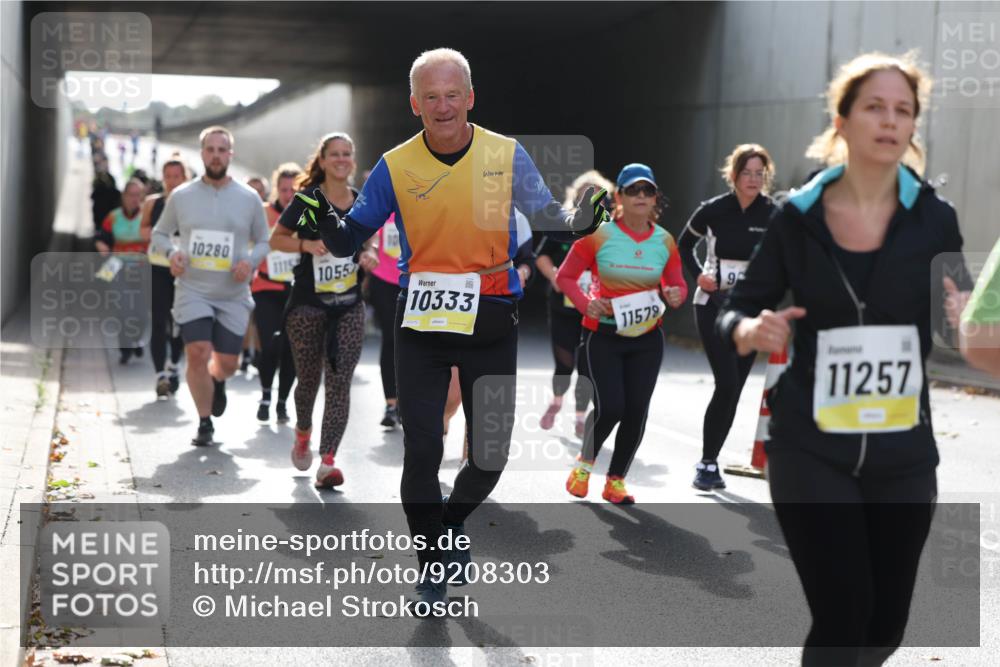 05.10.2025 - 20. swb-Marathon Bremen Michael Strokosch http://msf.ph/oto/9208303 05.10.2025 11:04:03 Laufen 10280, 1055, 10333, 11578, 11257 meine-sportfotos.de