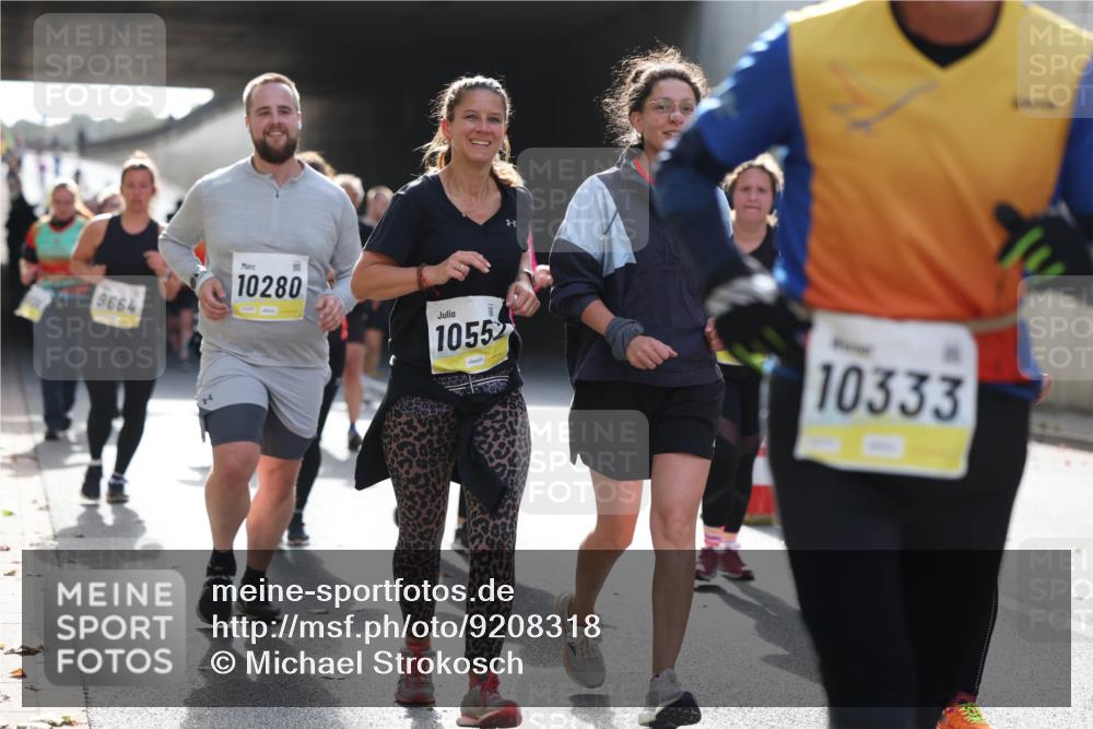 05.10.2025 - 20. swb-Marathon Bremen Michael Strokosch http://msf.ph/oto/9208318 05.10.2025 11:04:05 Laufen 9664, 10280, 10552, 10333 meine-sportfotos.de