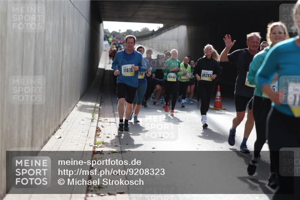 05.10.2025 - 20. swb-Marathon Bremen Michael Strokosch http://msf.ph/oto/9208323 05.10.2025 10:57:23 Laufen 11615, 199, 9662, 10265, 10446, 11 meine-sportfotos.de