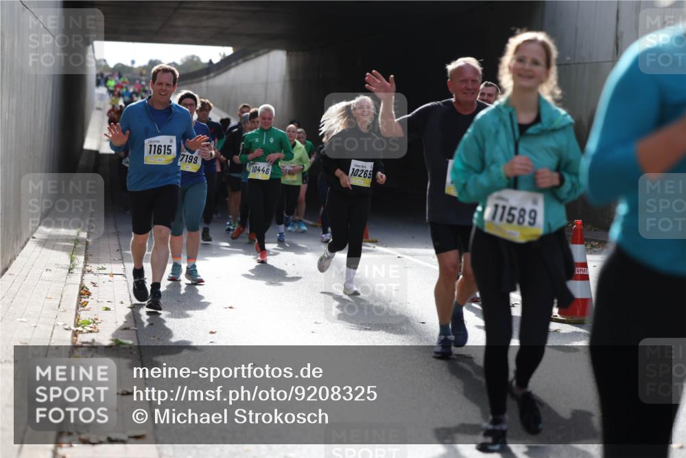 05.10.2025 - 20. swb-Marathon Bremen Michael Strokosch http://msf.ph/oto/9208325 05.10.2025 10:57:23 Laufen 11615, 7199, 10446, 10265, 11589 meine-sportfotos.de