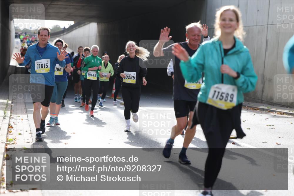 05.10.2025 - 20. swb-Marathon Bremen Michael Strokosch http://msf.ph/oto/9208327 05.10.2025 10:57:23 Laufen 11615, 199, 109, 10446, 66, 0265, 11589 meine-sportfotos.de