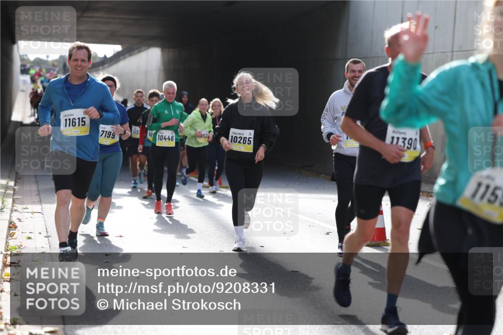 05.10.2025 - 20. swb-Marathon Bremen Michael Strokosch http://msf.ph/oto/9208331 05.10.2025 10:57:24 Laufen 11615, 10265, 11, 390, 113, 10, 7199, 10446, 115 meine-sportfotos.de