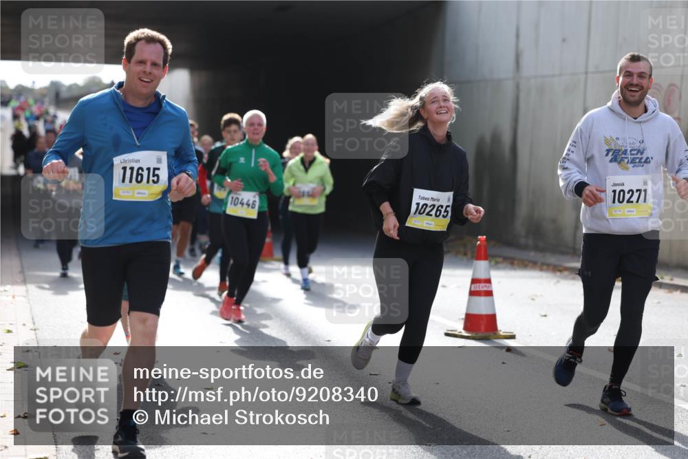 05.10.2025 - 20. swb-Marathon Bremen Michael Strokosch http://msf.ph/oto/9208340 05.10.2025 10:57:25 Laufen 11615, 02163, 10446, 10265, 00, 10271, 02118 meine-sportfotos.de