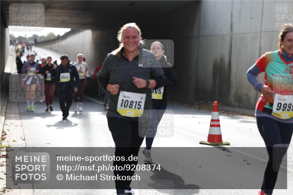 05.10.2025 - 20. swb-Marathon Bremen Michael Strokosch http://msf.ph/oto/9208374 05.10.2025 11:04:18 Laufen 9648, 10815, 865, 9995 meine-sportfotos.de