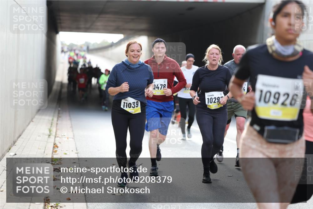 05.10.2025 - 20. swb-Marathon Bremen Michael Strokosch http://msf.ph/oto/9208379 05.10.2025 10:57:32 Laufen 11039, 0478, 10297, 10926 meine-sportfotos.de