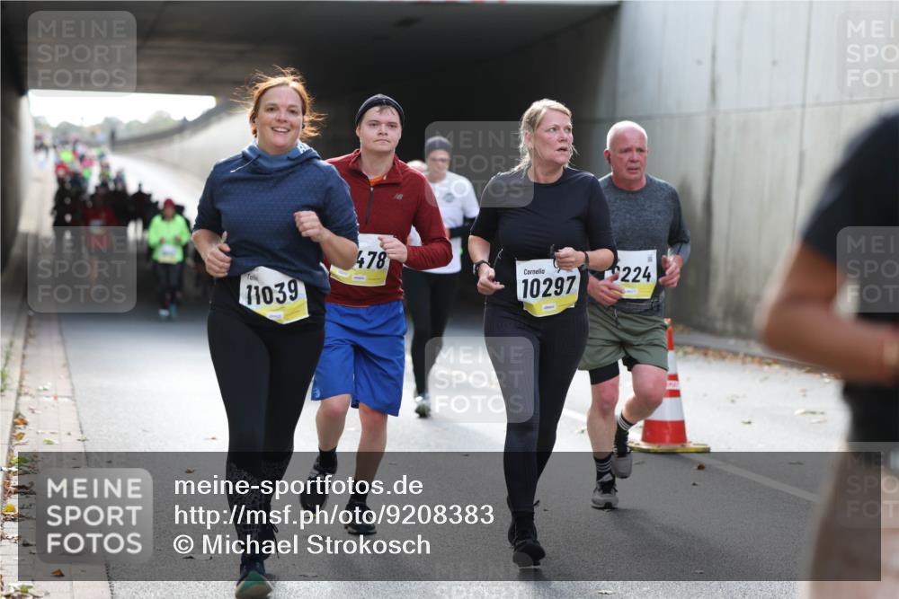 05.10.2025 - 20. swb-Marathon Bremen Michael Strokosch http://msf.ph/oto/9208383 05.10.2025 10:57:33 Laufen 11039, 478, 10297, 9224 meine-sportfotos.de