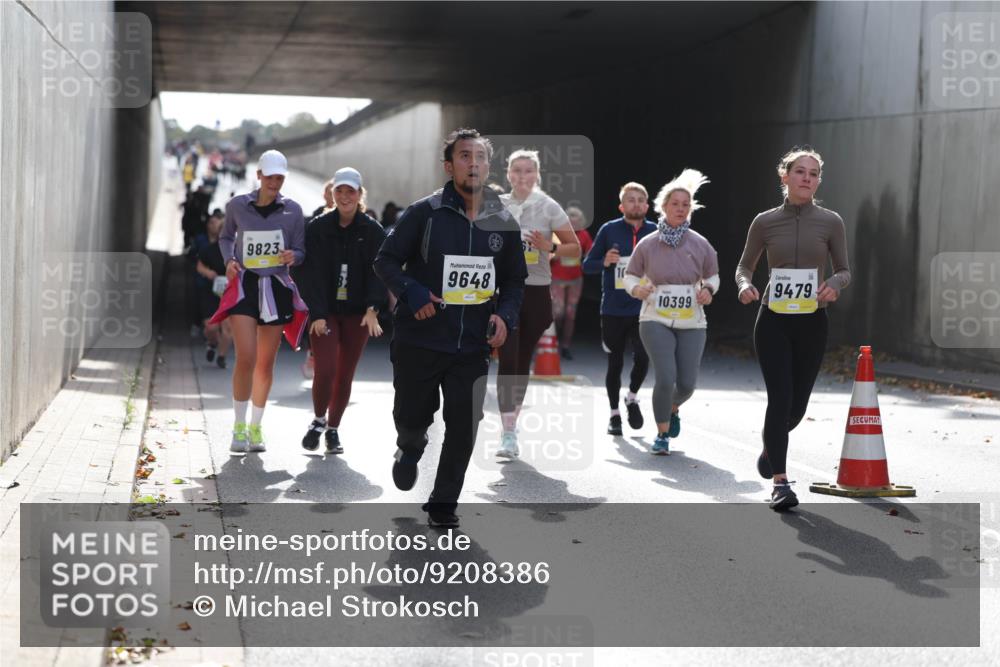 05.10.2025 - 20. swb-Marathon Bremen Michael Strokosch http://msf.ph/oto/9208386 05.10.2025 11:04:22 Laufen 9823, 9648, 10, 10399, 9479 meine-sportfotos.de