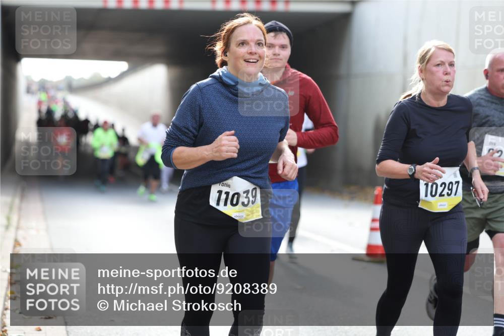 05.10.2025 - 20. swb-Marathon Bremen Michael Strokosch http://msf.ph/oto/9208389 05.10.2025 10:57:34 Laufen 11039, 10297, 512 meine-sportfotos.de