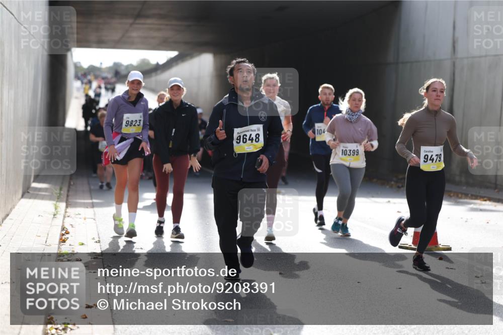 05.10.2025 - 20. swb-Marathon Bremen Michael Strokosch http://msf.ph/oto/9208391 05.10.2025 11:04:22 Laufen 9823, 9648, 104, 10399, 9479 meine-sportfotos.de