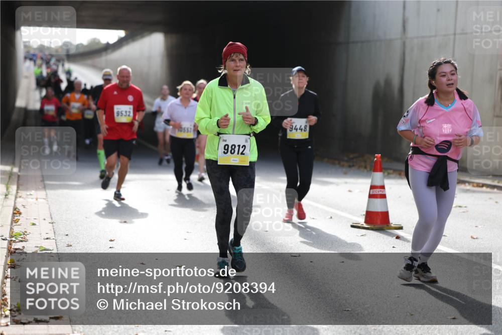 05.10.2025 - 20. swb-Marathon Bremen Michael Strokosch http://msf.ph/oto/9208394 05.10.2025 10:57:43 Laufen 9532, 10551, 9812, 9448 meine-sportfotos.de