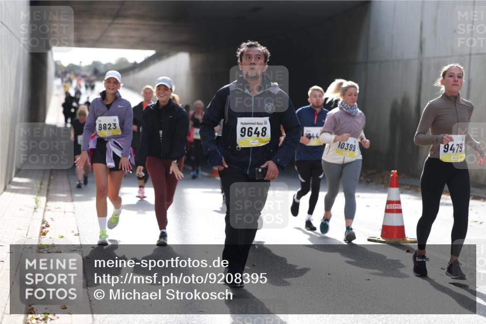05.10.2025 - 20. swb-Marathon Bremen Michael Strokosch http://msf.ph/oto/9208395 05.10.2025 11:04:23 Laufen 9823, 9648, 10399, 9479 meine-sportfotos.de