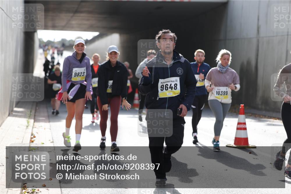 05.10.2025 - 20. swb-Marathon Bremen Michael Strokosch http://msf.ph/oto/9208397 05.10.2025 11:04:23 Laufen 9823, 8, 9648, 10399 meine-sportfotos.de