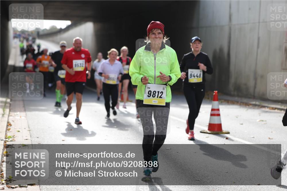 05.10.2025 - 20. swb-Marathon Bremen Michael Strokosch http://msf.ph/oto/9208398 05.10.2025 10:57:43 Laufen 9532, 9812, 9448 meine-sportfotos.de