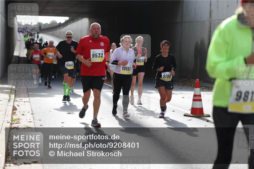 05.10.2025 - 20. swb-Marathon Bremen Michael Strokosch http://msf.ph/oto/9208401 05.10.2025 10:57:45 Laufen 30485, 10483, 9532, 10551, 10238, 9398, 981 meine-sportfotos.de