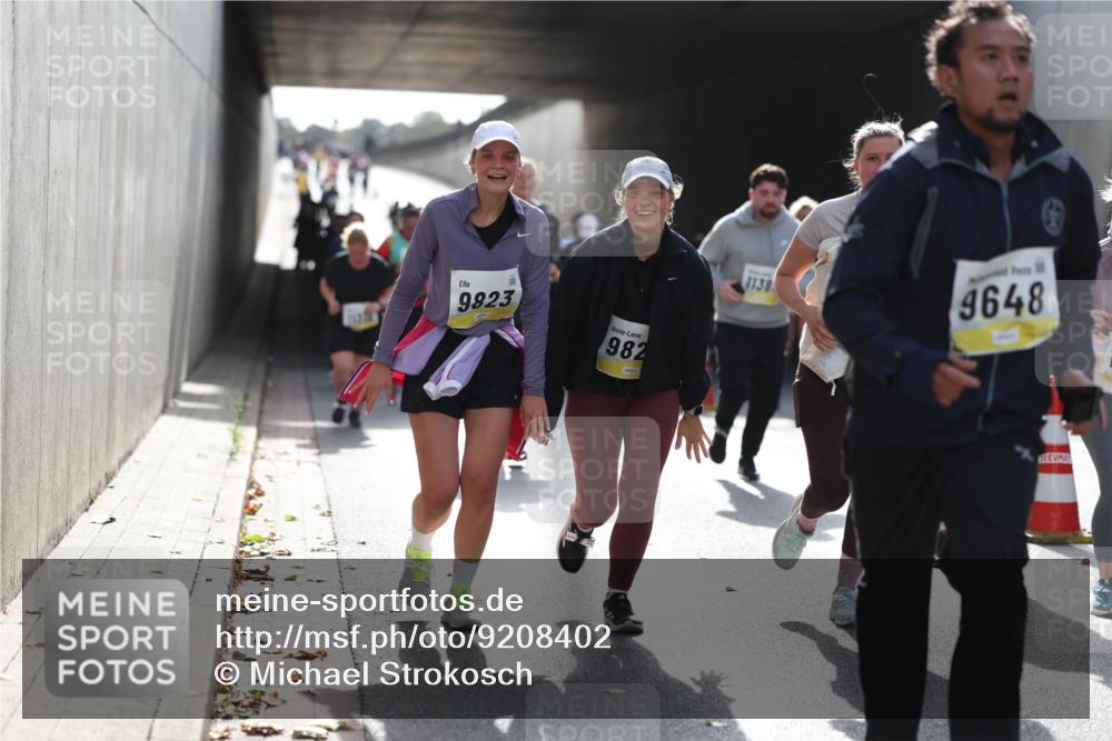 05.10.2025 - 20. swb-Marathon Bremen Michael Strokosch http://msf.ph/oto/9208402 05.10.2025 11:04:24 Laufen 9823, 982, 1138, 9648 meine-sportfotos.de