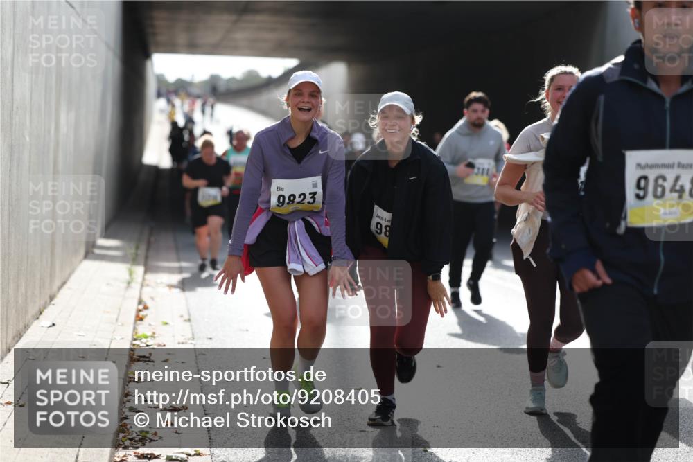 05.10.2025 - 20. swb-Marathon Bremen Michael Strokosch http://msf.ph/oto/9208405 05.10.2025 11:04:24 Laufen 9823, 98, 9648 meine-sportfotos.de