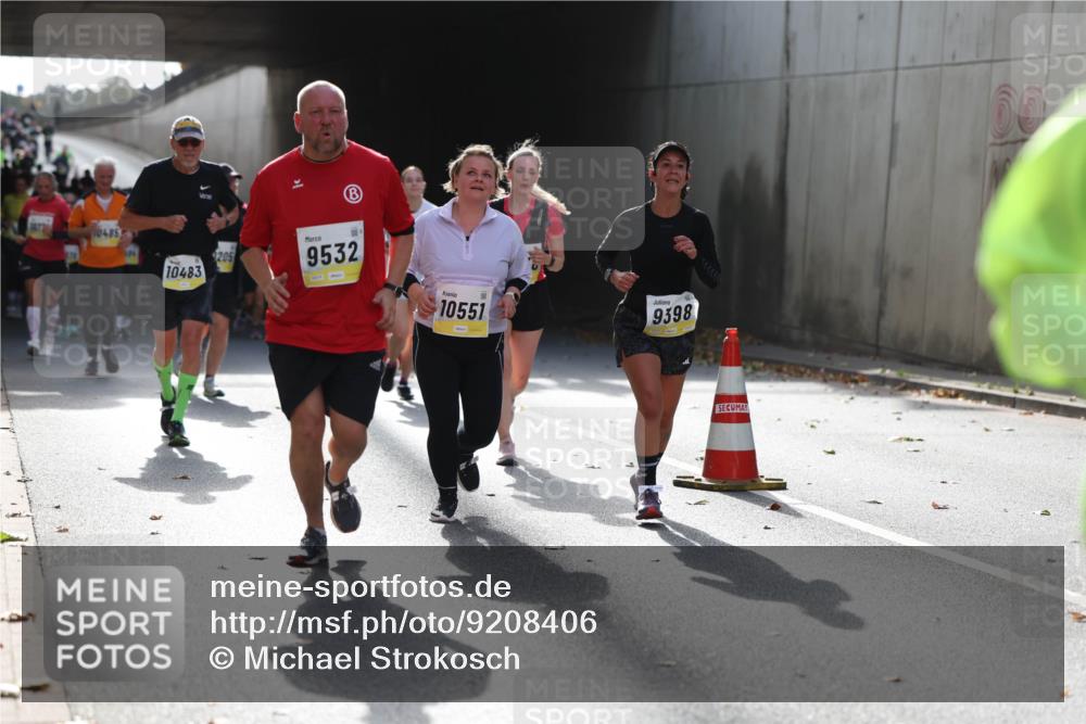 05.10.2025 - 20. swb-Marathon Bremen Michael Strokosch http://msf.ph/oto/9208406 05.10.2025 10:57:45 Laufen 10485, 10483, 205, 10, 9532, 10551, 9398 meine-sportfotos.de