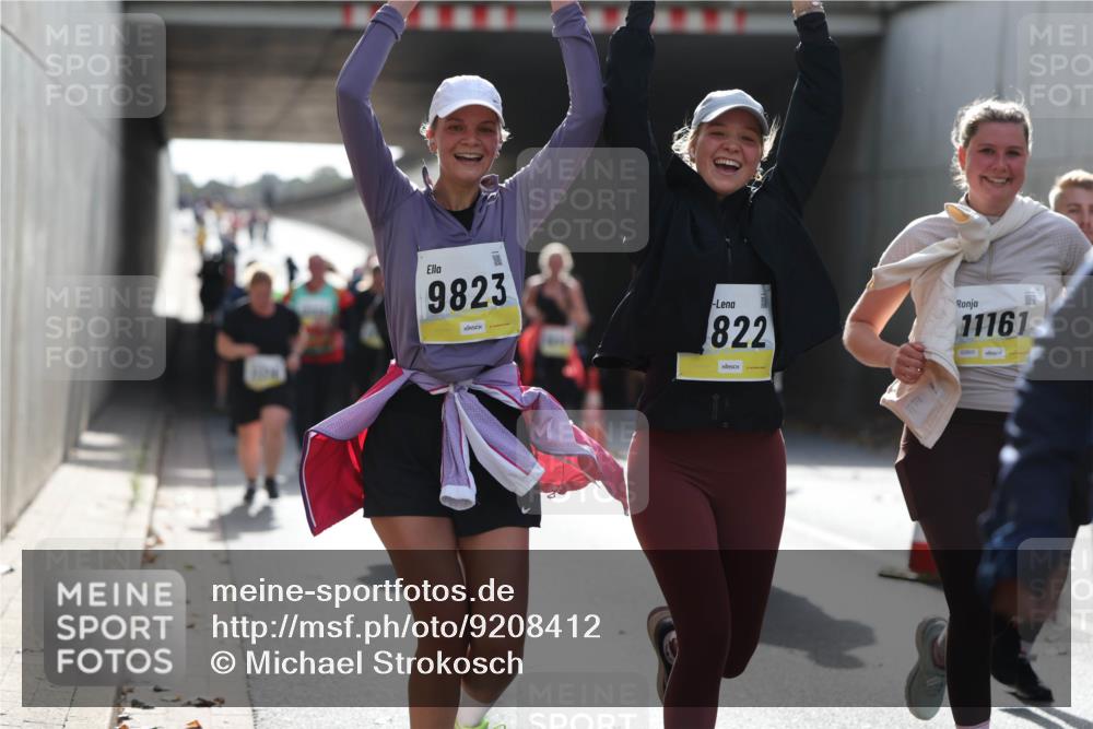 05.10.2025 - 20. swb-Marathon Bremen Michael Strokosch http://msf.ph/oto/9208412 05.10.2025 11:04:25 Laufen 9823, 822, 11161, 02605 meine-sportfotos.de