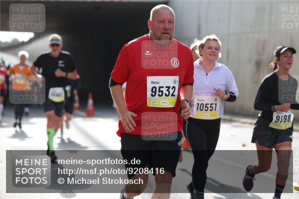 05.10.2025 - 20. swb-Marathon Bremen Michael Strokosch http://msf.ph/oto/9208416 05.10.2025 10:57:47 Laufen 9532, 02274, 10551, 9598 meine-sportfotos.de