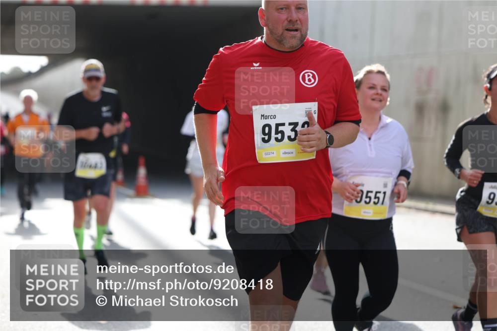 05.10.2025 - 20. swb-Marathon Bremen Michael Strokosch http://msf.ph/oto/9208418 05.10.2025 10:57:47 Laufen 953, 02274, 0551, 9 meine-sportfotos.de