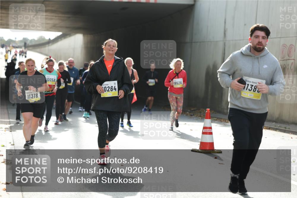 05.10.2025 - 20. swb-Marathon Bremen Michael Strokosch http://msf.ph/oto/9208419 05.10.2025 11:04:27 Laufen 11318, 10058, 0264, 9526, 138, 00 meine-sportfotos.de
